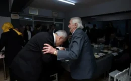 Başkan Babaoğlu huzur evinde ilahilere eşlik etti