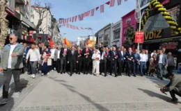 Çark Caddesi’nde miting gibi sevgi yürüyüşü