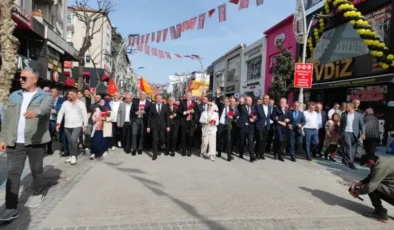 Çark Caddesi’nde miting gibi sevgi yürüyüşü