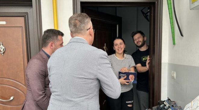 Mutlu Işıksu Camili’de kapı kapı dolaşıyor