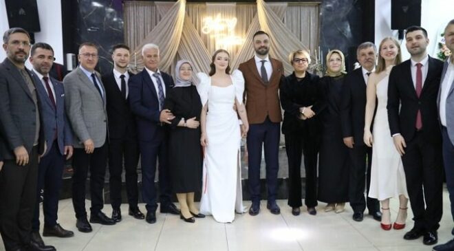 Öznur ve Gökhan nişanlandı
