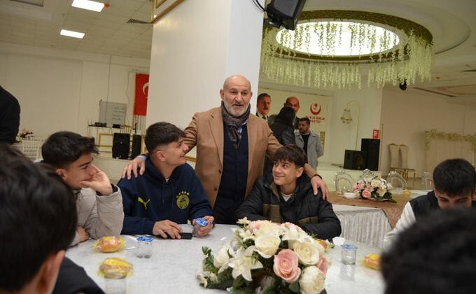 Püsküllü gençlerle kahvaltı buluştu