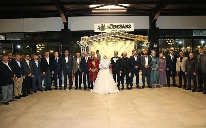 Gülsümeyye ve Berkan dünya evine girdi