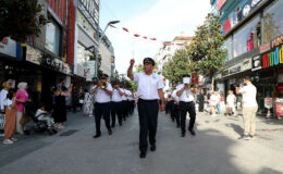 Çark Caddesi Büyükşehir’in orkestrasıyla şenlendi