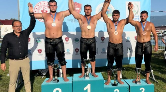 Büyükşehir’in pehlivanı Alparslan Tekmen şampiyon oldu