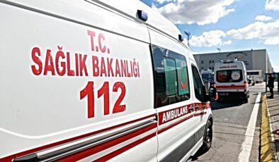 Ağaç keserken testereye parmağını kaptırdı