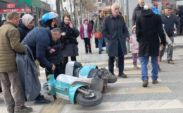 Araç Motosikletliye çarptı!