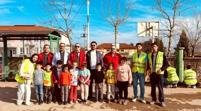 İlkokulun duvarlarını boyadılar