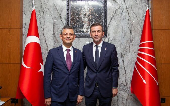 Başkan Curoğlu: ” Bu süreç CHP’yi yıldırma çabası değil, halkın gücüne yapılan saldırıdır!”