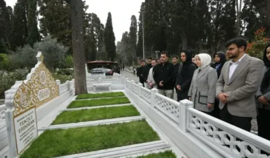 Çiğdem Erdoğan’dan Cumhurbaşkanı Erdoğan’ın annesi Tenzile Erdoğan’ın kabrine ziyaret