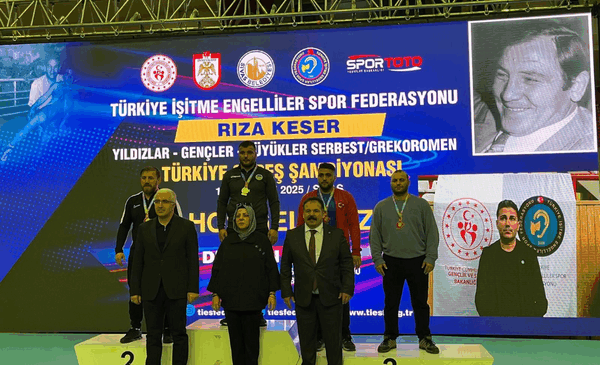 Büyükşehir güreşçileri Sivas’ta şampiyon oldu