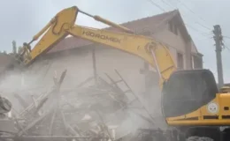 Erenler’de metruk binalar yıkılıyor
