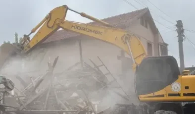 Erenler’de metruk binalar yıkılıyor