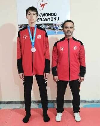 Öztürk madalya mutluluğu yaşadı!