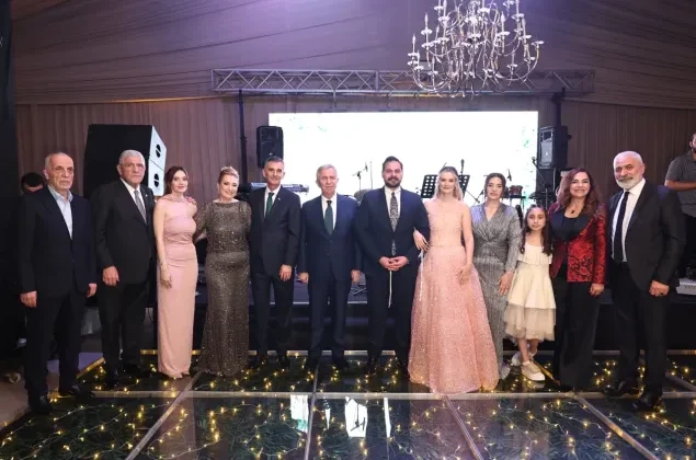 Dikbayır’ın kızı nişanlandı… Nişan yüzüklerini Yavaş ve Dervişoğlu taktı