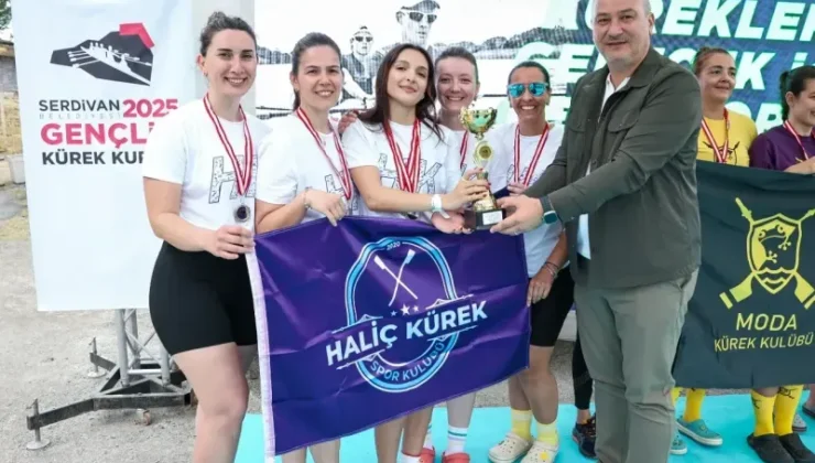 Geleceğin Şampiyonları Küreklerle Yarıştı