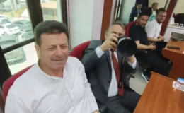 Mecliste renkli anlar: Başkan Karakullukçu objektifin başına geçti