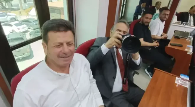 Mecliste renkli anlar: Başkan Karakullukçu objektifin başına geçti