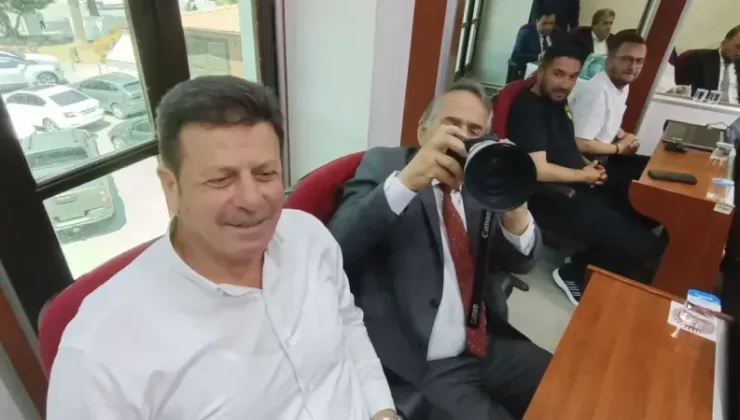 Mecliste renkli anlar: Başkan Karakullukçu objektifin başına geçti