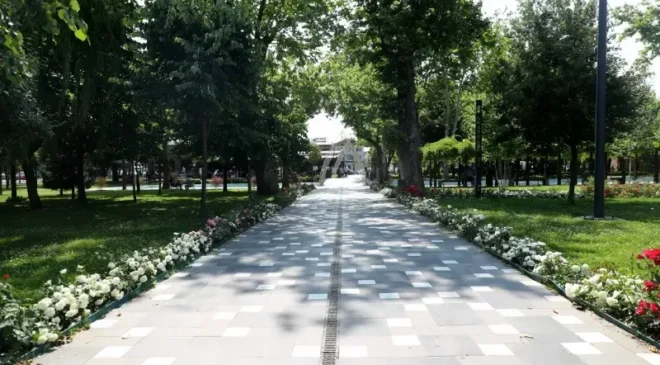 Meydanlar ve Refüjler Çiçek Bahçesine Döndü