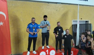 Sapanca’nın Pehlivanları Şampiyonada Parladı