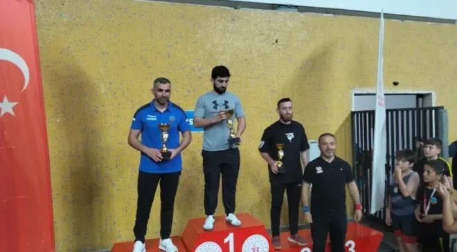 Sapanca’nın Pehlivanları Şampiyonada Parladı