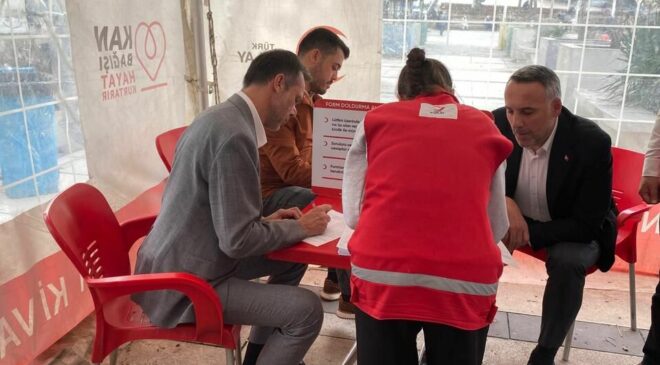 AK Partililer kan bağışladı