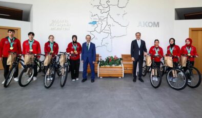 Başkan Alemdar, Dünya Şampiyonu Wushu Milli Takımı ile Buluştu