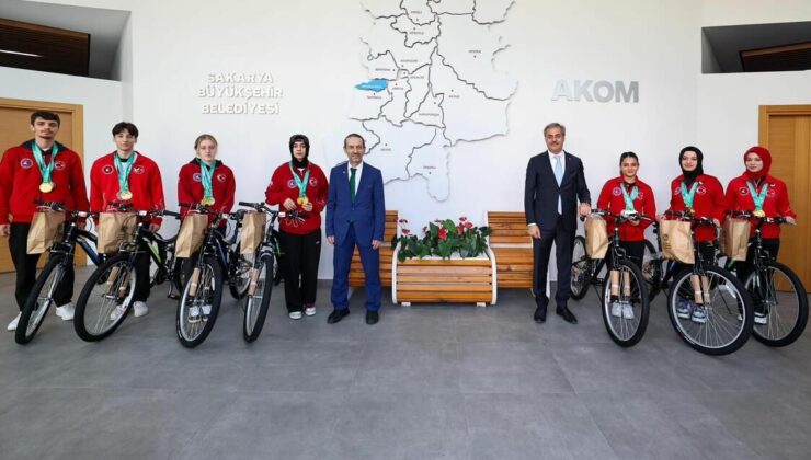 Başkan Alemdar, Dünya Şampiyonu Wushu Milli Takımı ile Buluştu