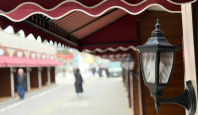 Geleneksel hale gelen Kitap Sokağı Ramazan’a hazırlanıyor