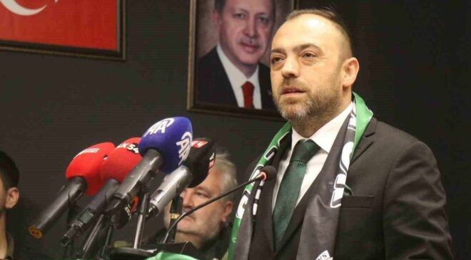 Sakaryaspor’dan Hakem Kararına Sert Tepki: “Yeşil Sahalar Bizim, Siyahlar Sizin Olsun”