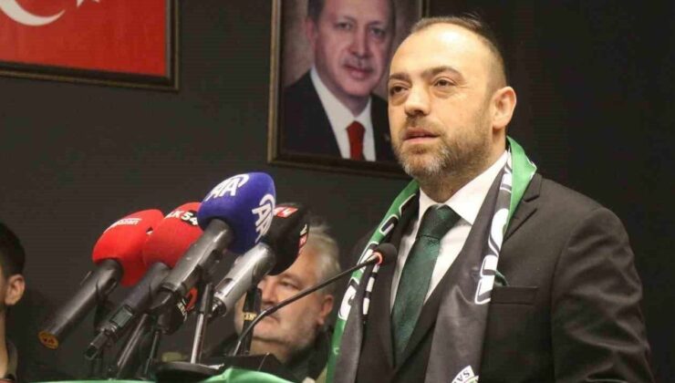 Sakaryaspor’dan Hakem Kararına Sert Tepki: “Yeşil Sahalar Bizim, Siyahlar Sizin Olsun”