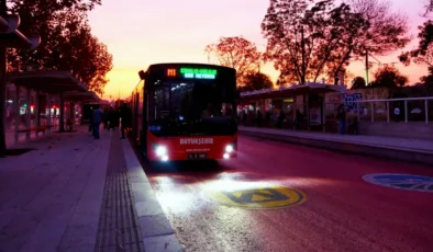 Metrobüslerde gece seferi başladı