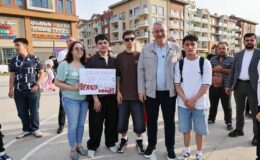Serdivan’da 19 Mayıs Coşkusu: “Sahne Senin Serdivan”da Gençler Yeteneklerini Sergiledi